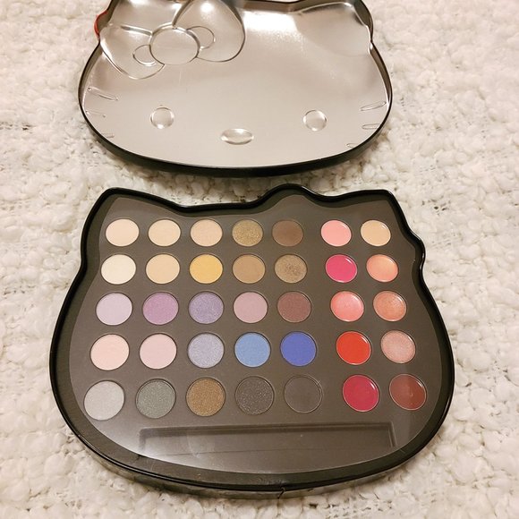 Hello Kitty Sephora Eyeshadow and Lipgloss Palette - Picture 4 of 6
